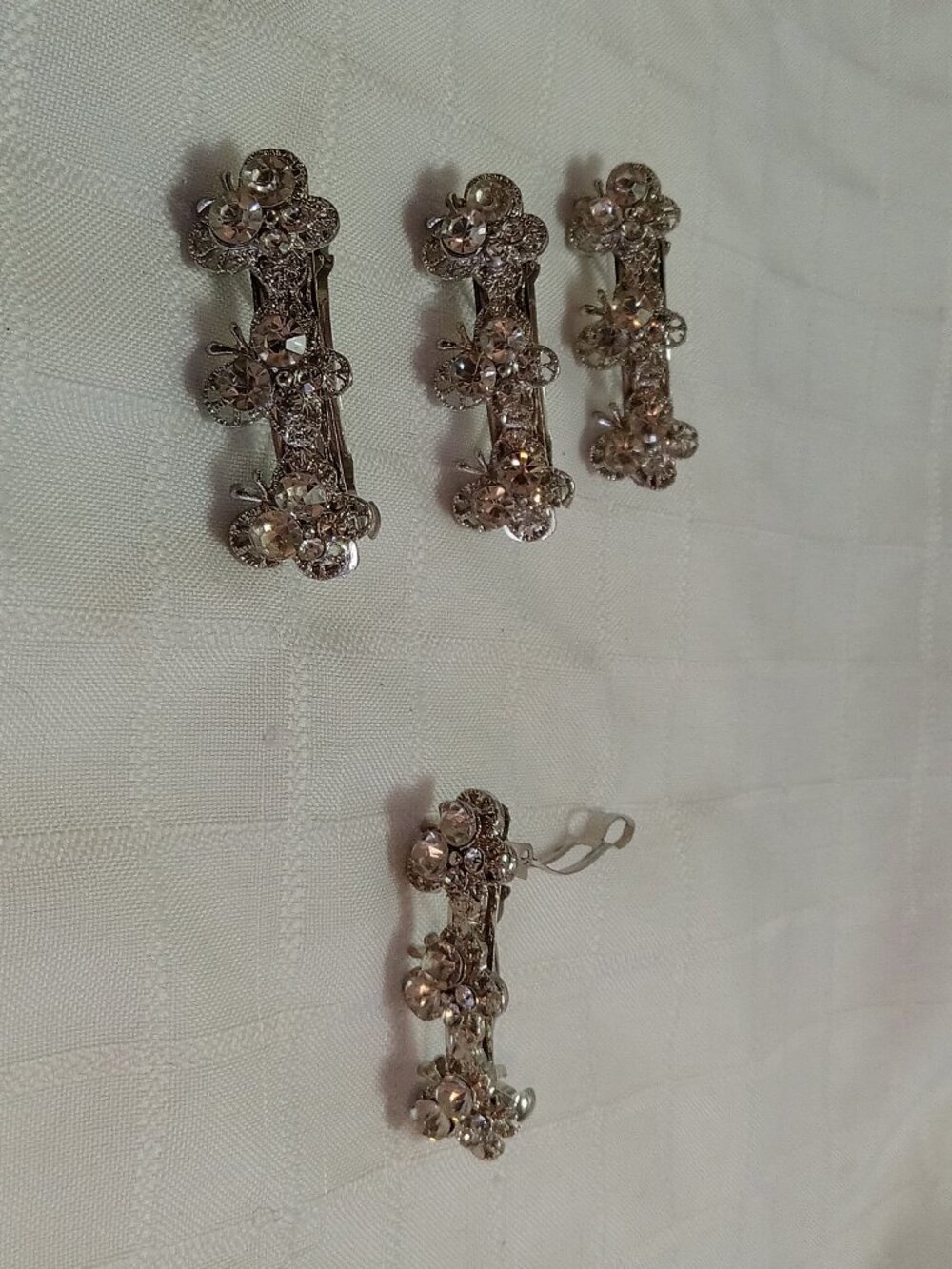 4 X vintage hairclips in a silver color with strass